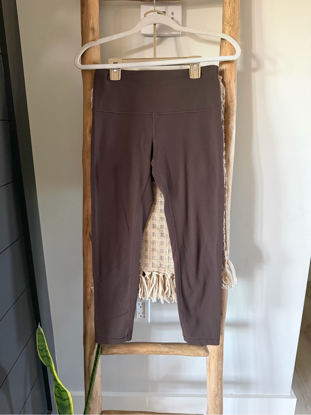 🤎 LULULEMON BROWN RIBBED LEGGINGS — SIZE 6 🤎